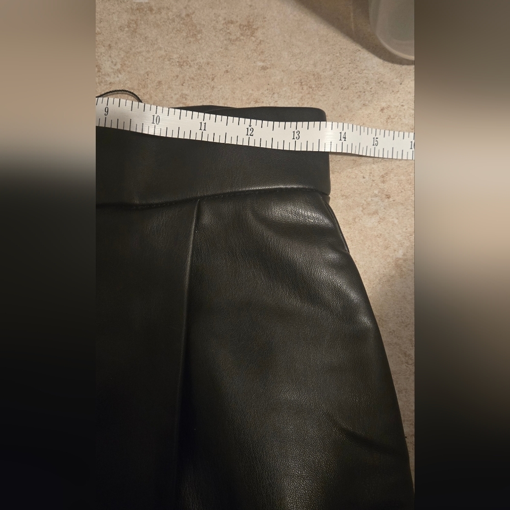 Zara Black Faux Leather Short - Picture 3 of 9